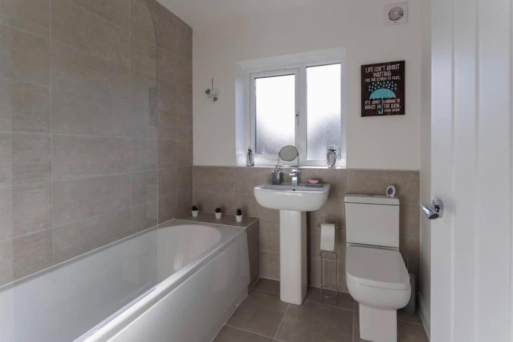 Luxury 3-Bedroom, 2-Bathroom Home Sleeps 7 People Λίβερπουλ Εξωτερικό φωτογραφία